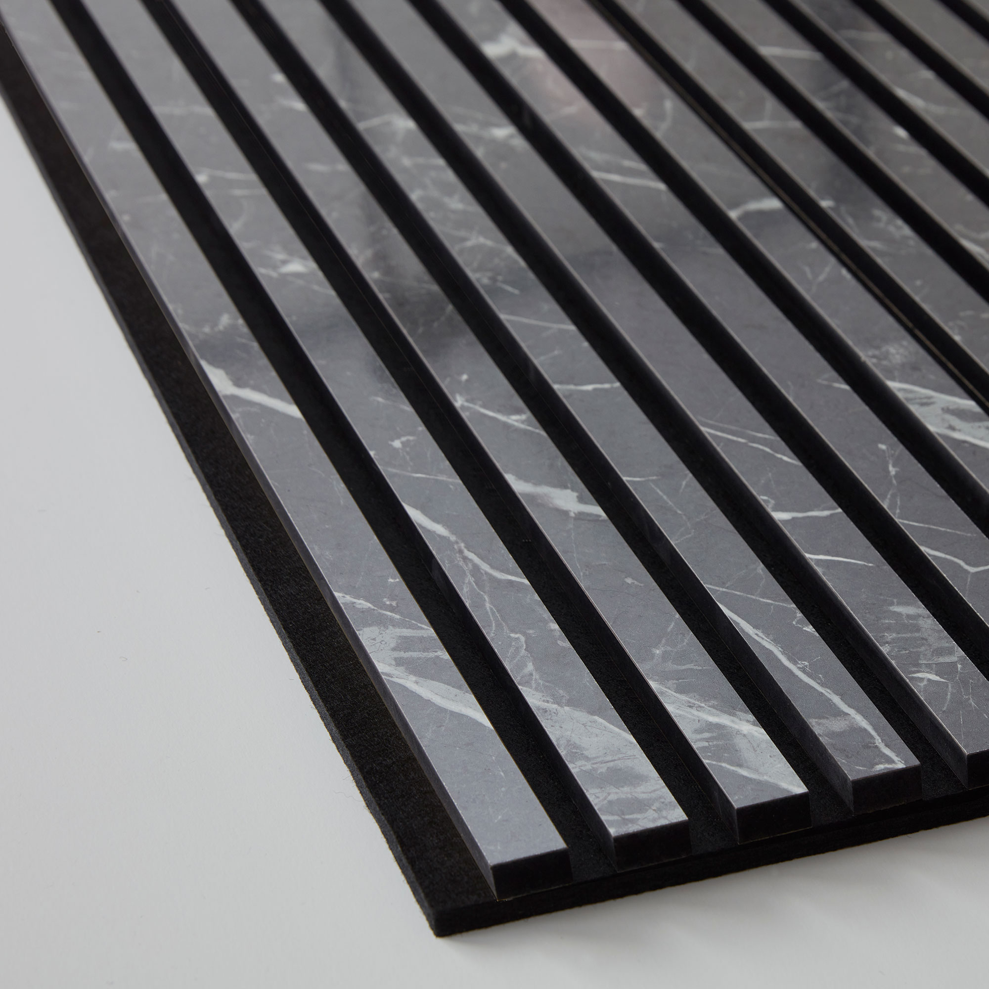 Ribbon-Design Alicante med svart RecoSilent-filt